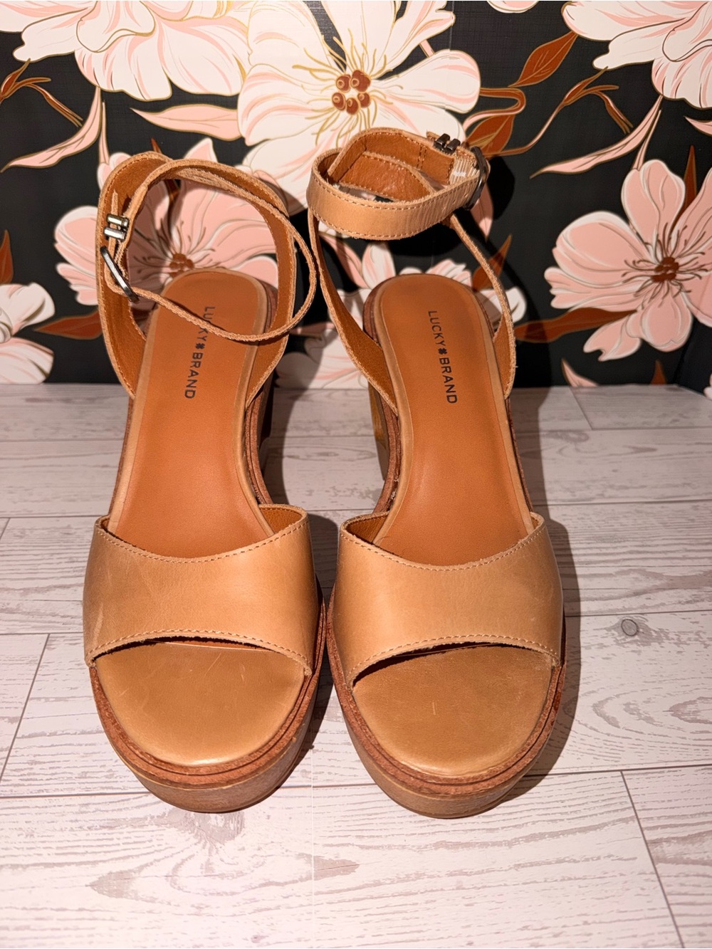 Lucky Brand Wyndin Tan Leather Platform Wedge Sandals 6.5 / 37 NWT - Picture 2 of 10